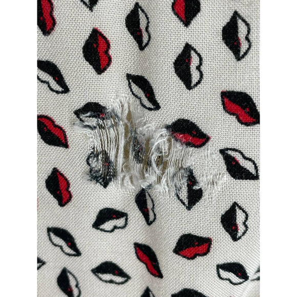 Max Studio White Lip Print Button Front Blouse Top L - Picture 4 of 13